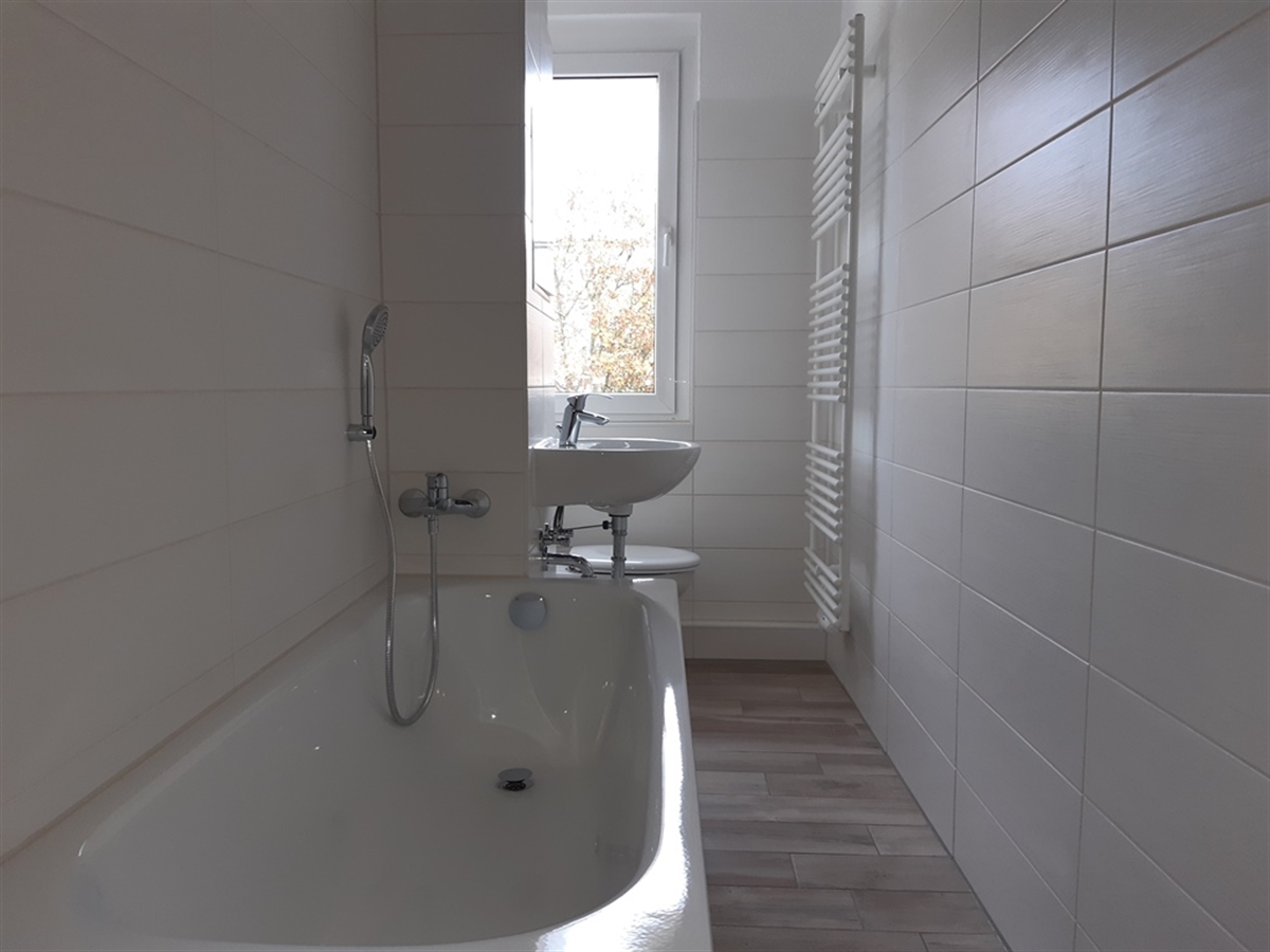 Tolle 2-Raumwohnung mit Badewanne und Balkon - Foto 1
