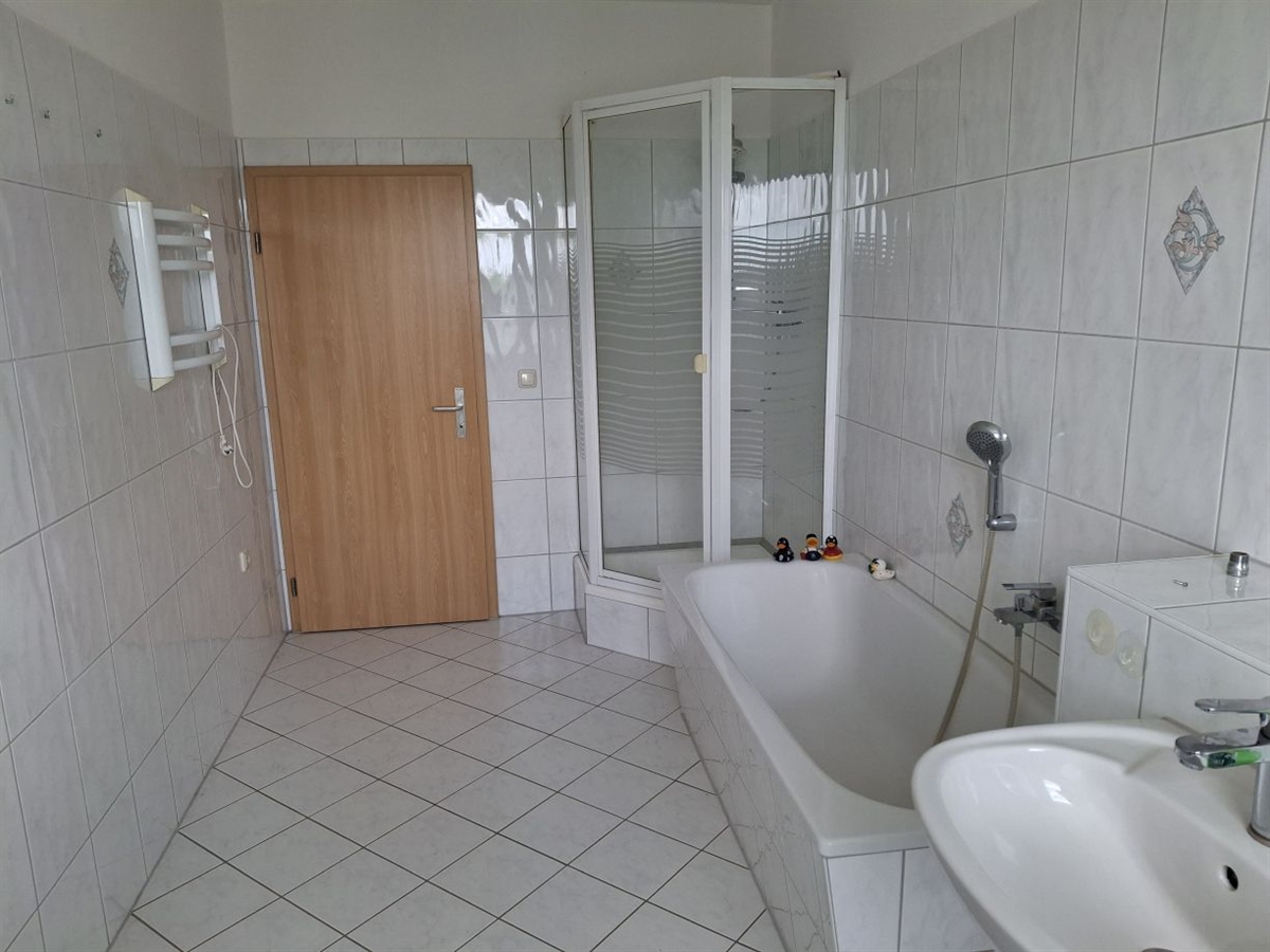 Schöne 3-Raumwohnung in toller Lage mit Wohnküche und großem Bad - Foto 4