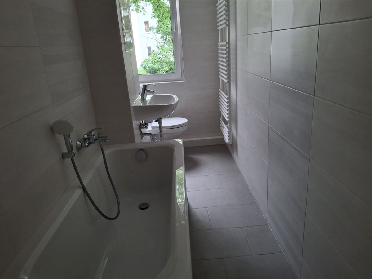 Schöne 2-Raum-Wohnung mit Einbauküche im Grünen - Foto 5