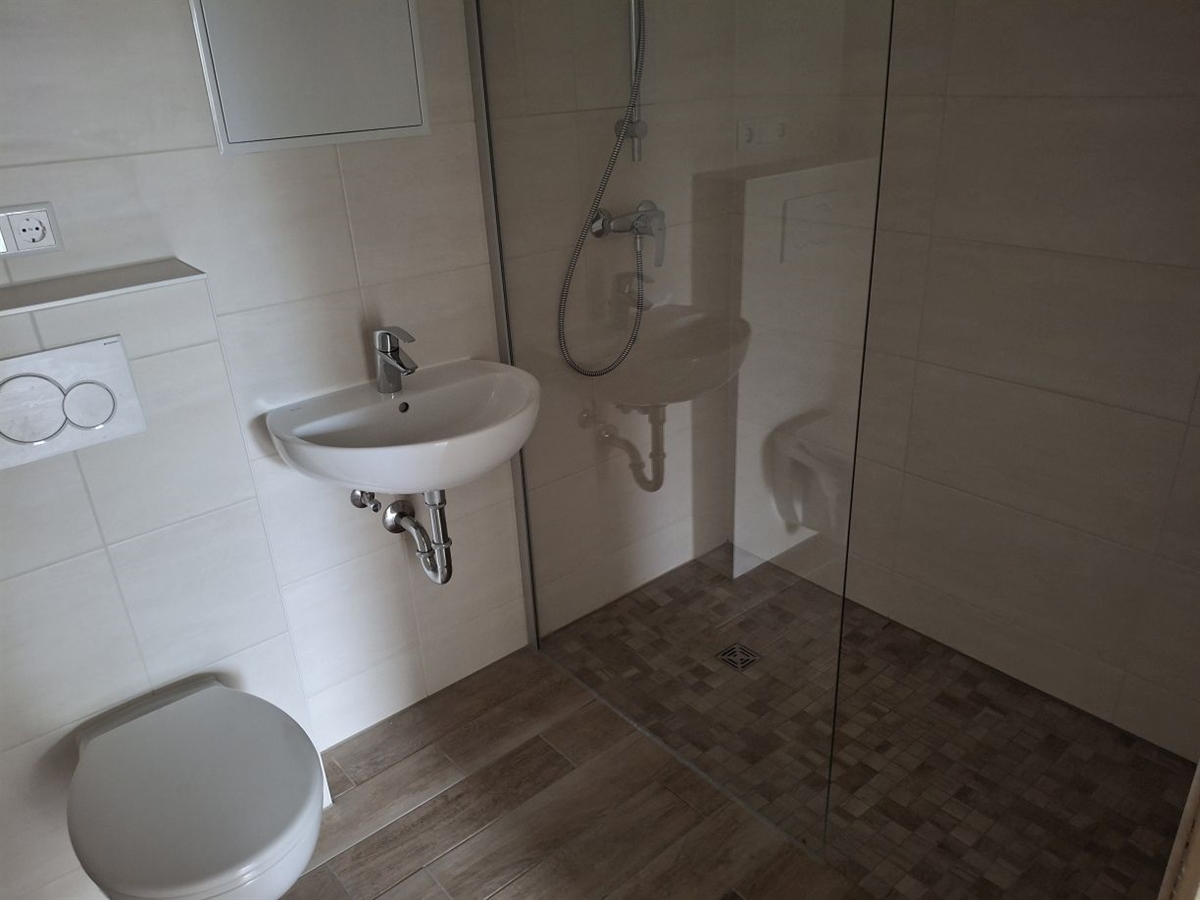 Alles wird neu - schöne 3-Raumwohnung mit Aufzug und Balkon - Photo 3