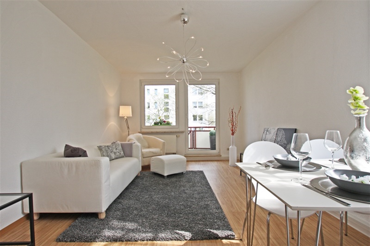 Helle 2-Raum-Wohnung mit Sonnen-Balkon wartet auf Sie ... - Photo 2