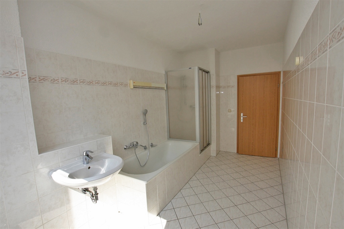 Schöne 3-Raum-Wohnung mit Wohnküche und großem Bad - Foto 3